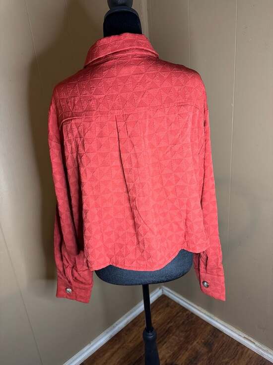 Privy Baked Apple L/S Cropped Textured Shirt Jacket - Picture 3 of 5